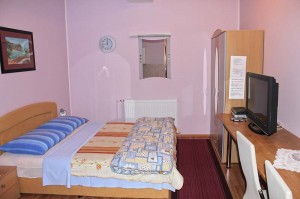 apartman s kuhinjom Lucija -Apartmani Zagreb apartmanska soba s kuhinjom Lucija